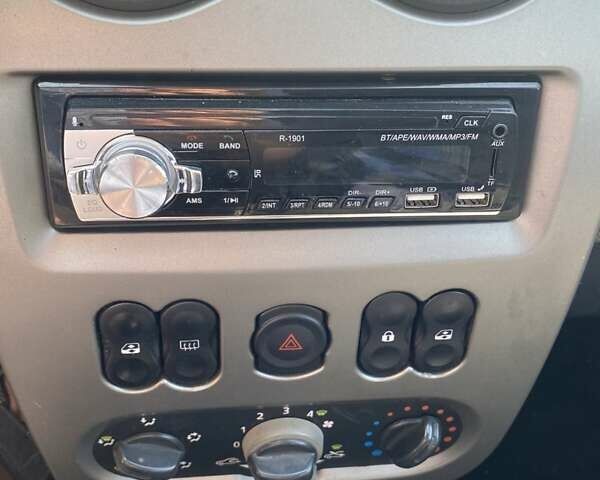 Синий Дачия Сандеро, объемом двигателя 1.4 л и пробегом 167 тыс. км за 4250 $, фото 7 на Automoto.ua