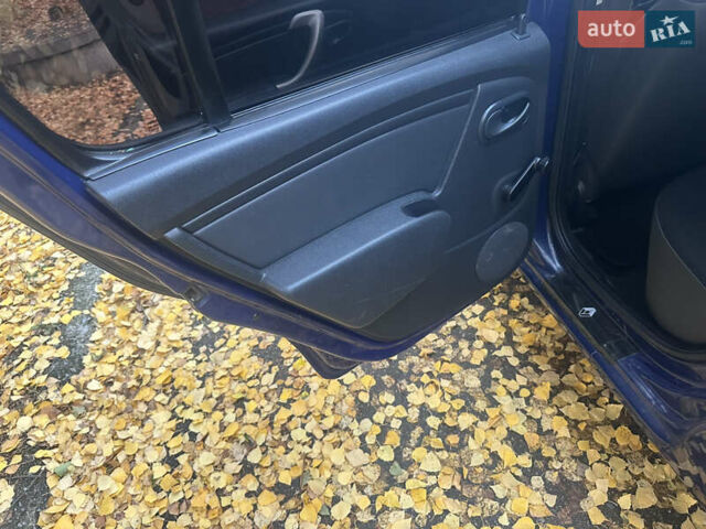 Дачия Сандеро 2009 в Полтаве на Automoto.ua Синий Дачия Сандеро, объемом двигателя 1.39 л и пробегом 234 тыс. км за 4500 $, фото 16 на Automoto.ua