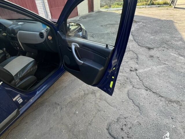 Синий Дачия Сандеро, объемом двигателя 1.2 л и пробегом 204 тыс. км за 4750 $, фото 7 на Automoto.ua