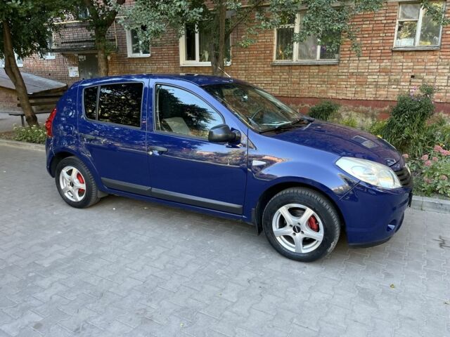 Синий Дачия Сандеро, объемом двигателя 1.2 л и пробегом 204 тыс. км за 4750 $, фото 2 на Automoto.ua