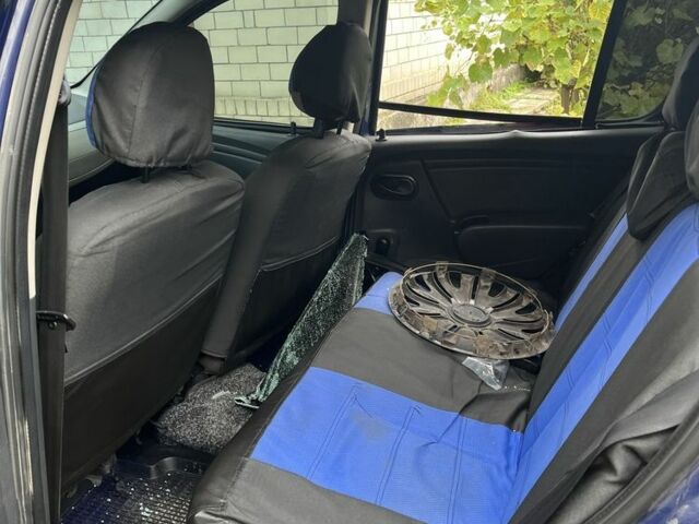 Синій Дачія Sandero, об'ємом двигуна 1.4 л та пробігом 220 тис. км за 1900 $, фото 6 на Automoto.ua