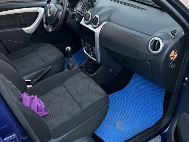 Дачія Sandero 2009 у Александрие на Automoto.ua Синій Дачія Sandero, об'ємом двигуна 1.4 л та пробігом 204 тис. км за 4600 $, фото 4 на Automoto.ua
