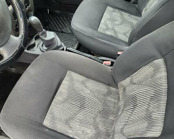 Синий Дачия Сандеро, объемом двигателя 1.4 л и пробегом 319 тыс. км за 2500 $, фото 12 на Automoto.ua