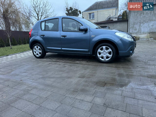 Синий Дачия Сандеро, объемом двигателя 1.6 л и пробегом 200 тыс. км за 5700 $, фото 2 на Automoto.ua