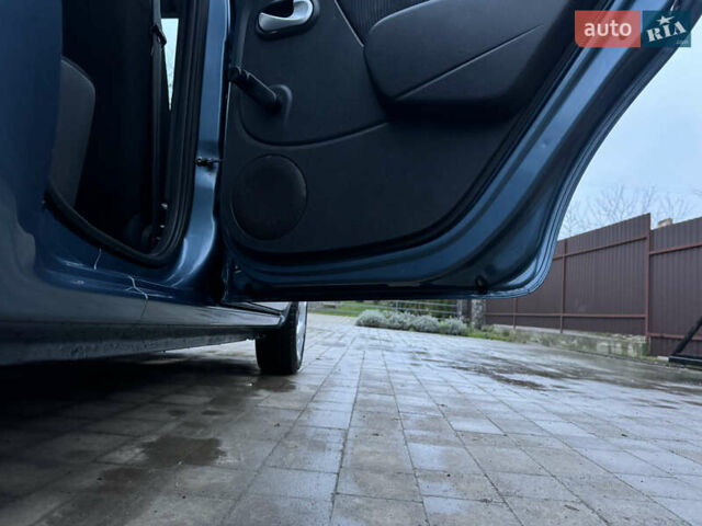 Синий Дачия Сандеро, объемом двигателя 1.6 л и пробегом 200 тыс. км за 5700 $, фото 22 на Automoto.ua