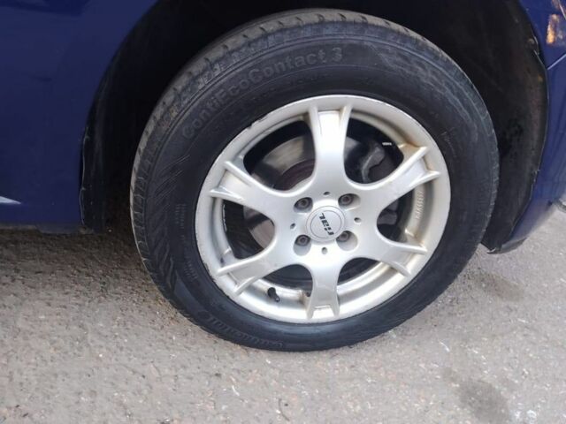 Синий Дачия Сандеро, объемом двигателя 1.1 л и пробегом 280 тыс. км за 4000 $, фото 7 на Automoto.ua