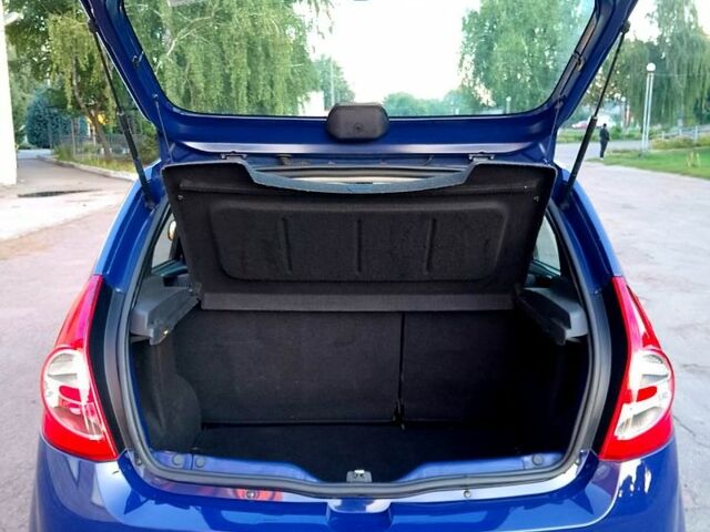 Синій Дачія Sandero, об'ємом двигуна 1.4 л та пробігом 170 тис. км за 4699 $, фото 4 на Automoto.ua