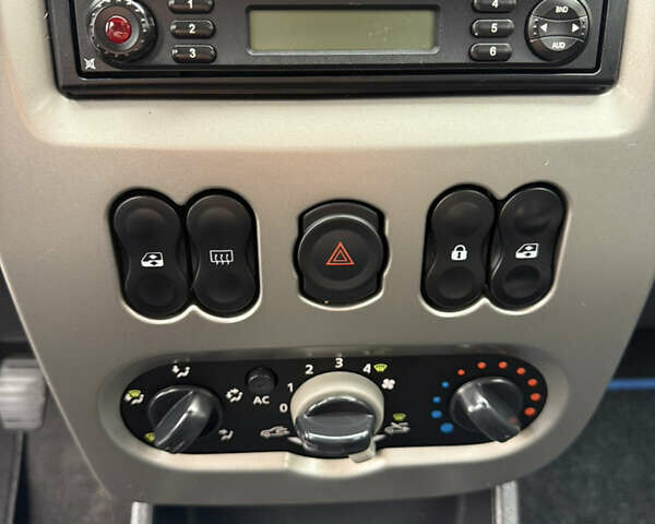 Синий Дачия Сандеро, объемом двигателя 1.2 л и пробегом 140 тыс. км за 4499 $, фото 99 на Automoto.ua