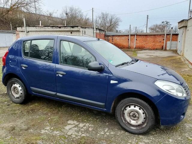 Синій Дачія Sandero, об'ємом двигуна 1.4 л та пробігом 151 тис. км за 4490 $, фото 4 на Automoto.ua