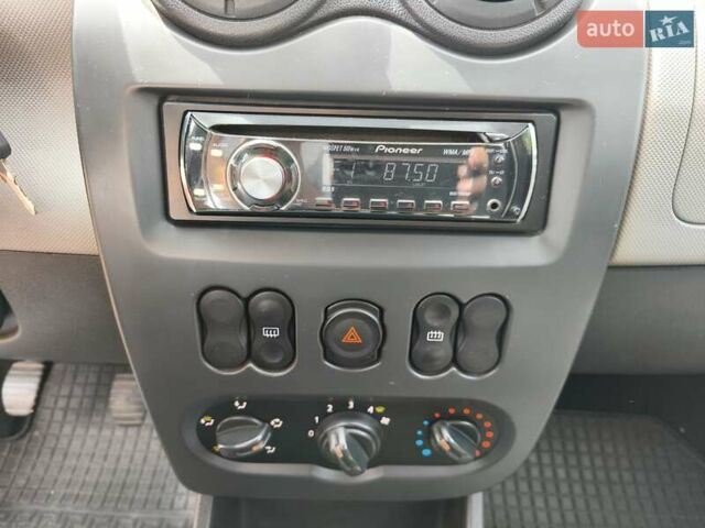 Синій Дачія Sandero, об'ємом двигуна 1.4 л та пробігом 183 тис. км за 4150 $, фото 13 на Automoto.ua