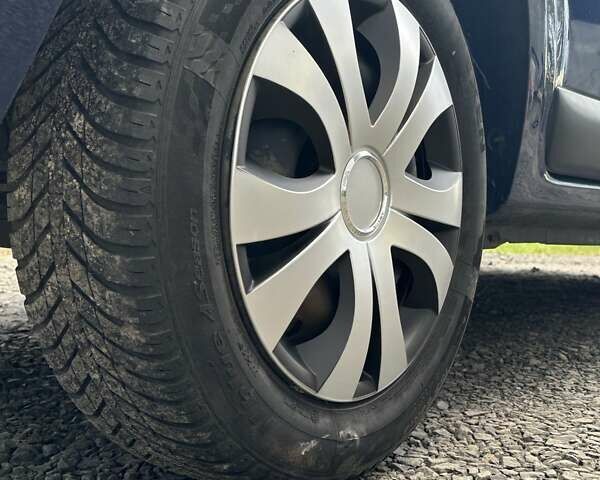 Синий Дачия Сандеро, объемом двигателя 1.4 л и пробегом 201 тыс. км за 4550 $, фото 44 на Automoto.ua