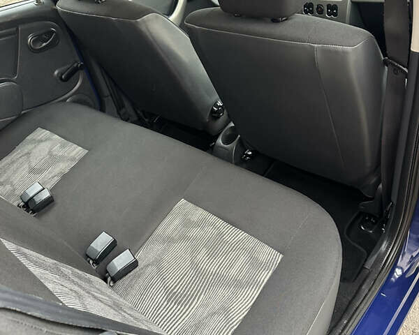 Синій Дачія Sandero, об'ємом двигуна 1.2 л та пробігом 160 тис. км за 4650 $, фото 8 на Automoto.ua