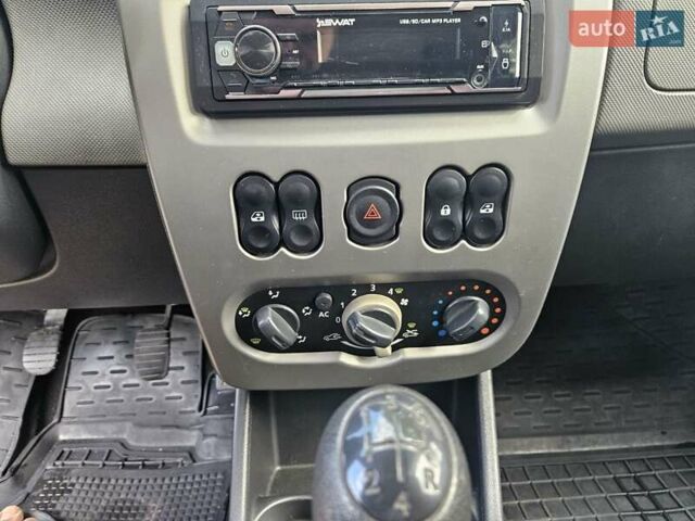 Синій Дачія Sandero, об'ємом двигуна 1.2 л та пробігом 154 тис. км за 3900 $, фото 11 на Automoto.ua