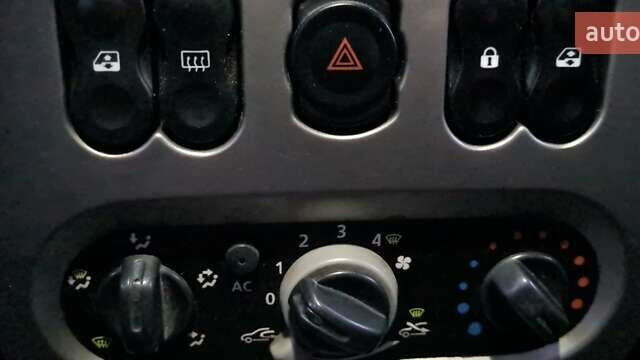 Синій Дачія Sandero, об'ємом двигуна 1.2 л та пробігом 277 тис. км за 2700 $, фото 6 на Automoto.ua