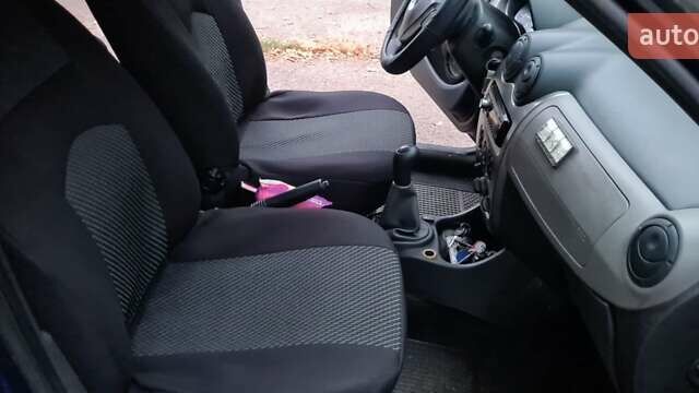 Синій Дачія Sandero, об'ємом двигуна 1.2 л та пробігом 277 тис. км за 2700 $, фото 5 на Automoto.ua