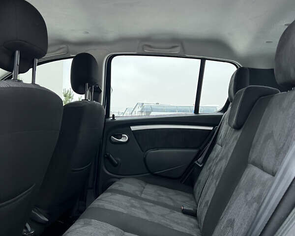 Синий Дачия Сандеро, объемом двигателя 1.4 л и пробегом 213 тыс. км за 4850 $, фото 64 на Automoto.ua