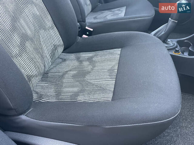 Синий Дачия Сандеро, объемом двигателя 1.4 л и пробегом 150 тыс. км за 5500 $, фото 15 на Automoto.ua