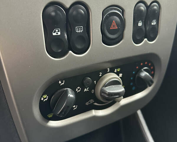 Синій Дачія Sandero, об'ємом двигуна 1.2 л та пробігом 160 тис. км за 4650 $, фото 28 на Automoto.ua