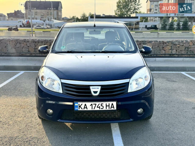 Синий Дачия Сандеро, объемом двигателя 1.5 л и пробегом 248 тыс. км за 4900 $, фото 1 на Automoto.ua