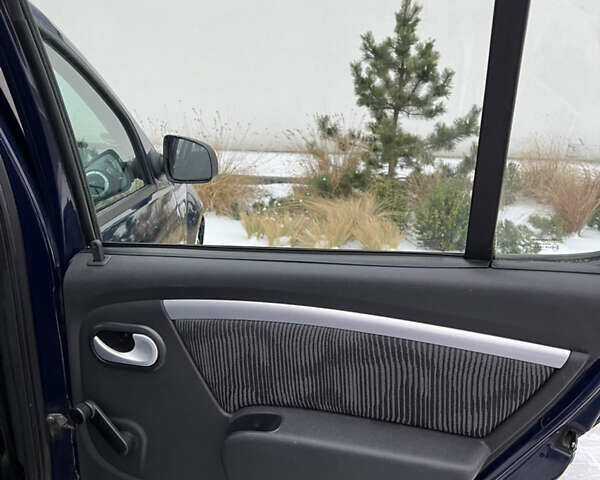 Синий Дачия Сандеро, объемом двигателя 1.4 л и пробегом 213 тыс. км за 4850 $, фото 66 на Automoto.ua