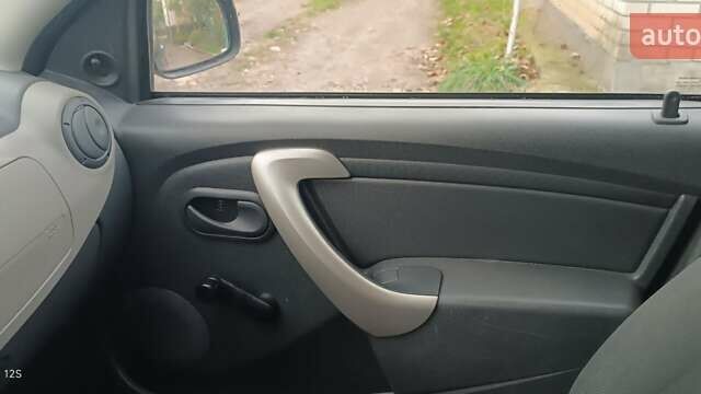 Дачія Sandero 2010 у Умани на Automoto.ua Синій Дачія Sandero, об'ємом двигуна 1.15 л та пробігом 162 тис. км за 3600 $, фото 9 на Automoto.ua