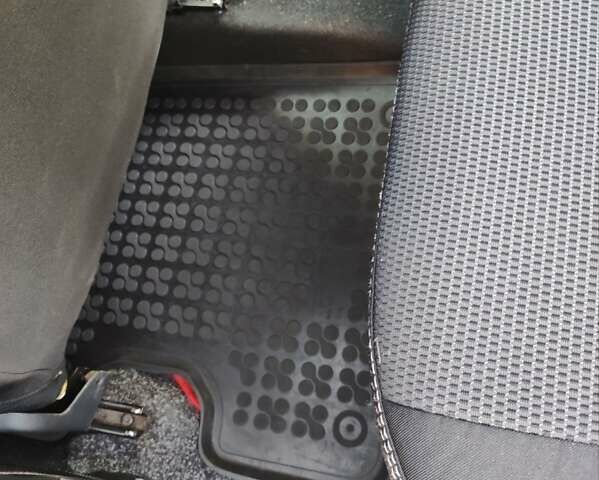 Синий Дачия Сандеро, объемом двигателя 1.15 л и пробегом 260 тыс. км за 4500 $, фото 7 на Automoto.ua