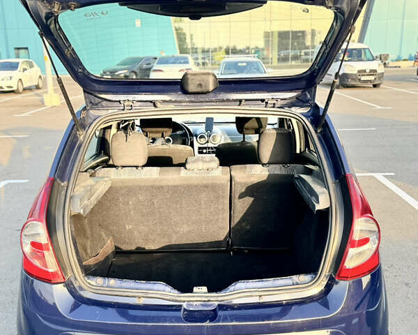 Синий Дачия Сандеро, объемом двигателя 1.5 л и пробегом 248 тыс. км за 4900 $, фото 4 на Automoto.ua