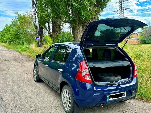 Синий Дачия Сандеро, объемом двигателя 1.4 л и пробегом 167 тыс. км за 4400 $, фото 3 на Automoto.ua