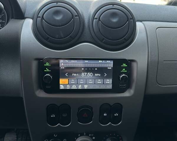 Синий Дачия Сандеро, объемом двигателя 1.2 л и пробегом 135 тыс. км за 4600 $, фото 18 на Automoto.ua