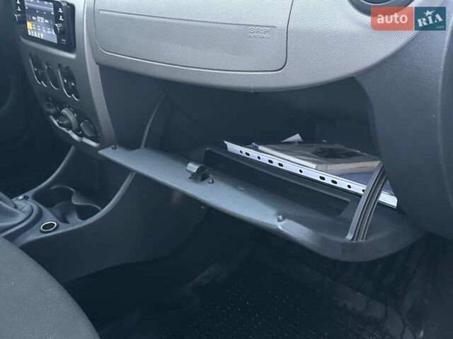 Синий Дачия Сандеро, объемом двигателя 1.2 л и пробегом 135 тыс. км за 4600 $, фото 25 на Automoto.ua