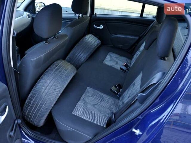 Синий Дачия Сандеро, объемом двигателя 1.2 л и пробегом 123 тыс. км за 4900 $, фото 18 на Automoto.ua