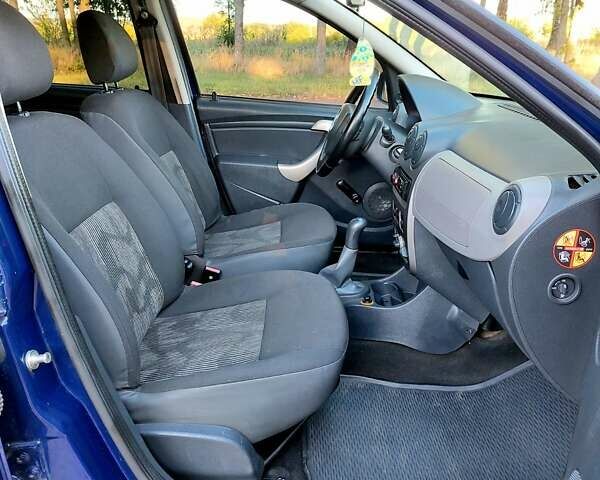 Дачия Сандеро 2011 в Тростянец на Automoto.ua Синий Дачия Сандеро, объемом двигателя 1.2 л и пробегом 189 тыс. км за 4600 $, фото 31 на Automoto.ua