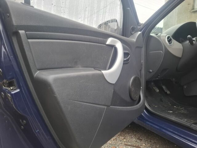 Синий Дачия Сандеро, объемом двигателя 1.1 л и пробегом 270 тыс. км за 4400 $, фото 9 на Automoto.ua