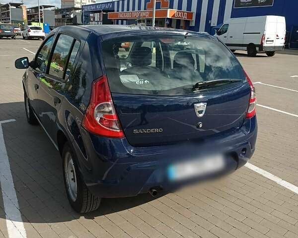 Синий Дачия Сандеро, объемом двигателя 1.2 л и пробегом 207 тыс. км за 3500 $, фото 2 на Automoto.ua