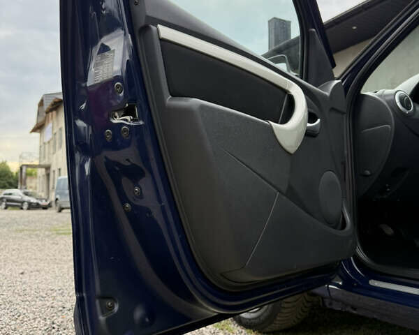 Синий Дачия Сандеро, объемом двигателя 1.2 л и пробегом 144 тыс. км за 5300 $, фото 102 на Automoto.ua