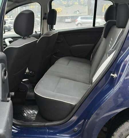 Синий Дачия Сандеро, объемом двигателя 1.2 л и пробегом 158 тыс. км за 3600 $, фото 7 на Automoto.ua