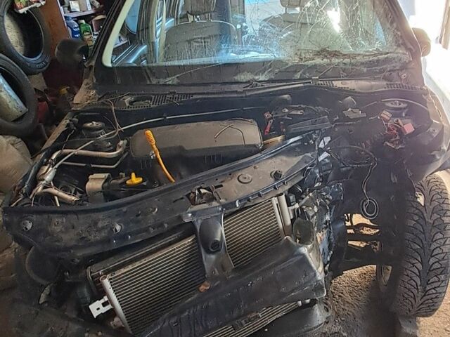 Синий Дачия Сандеро, объемом двигателя 1.2 л и пробегом 108 тыс. км за 1200 $, фото 2 на Automoto.ua