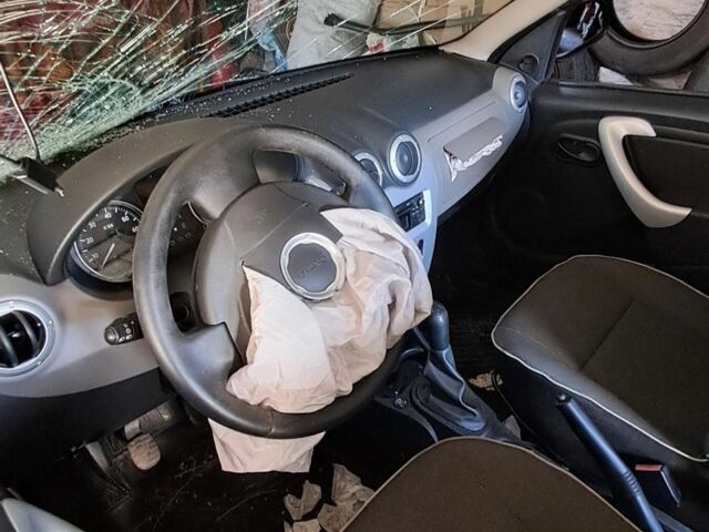 Синий Дачия Сандеро, объемом двигателя 0 л и пробегом 108 тыс. км за 2100 $, фото 6 на Automoto.ua