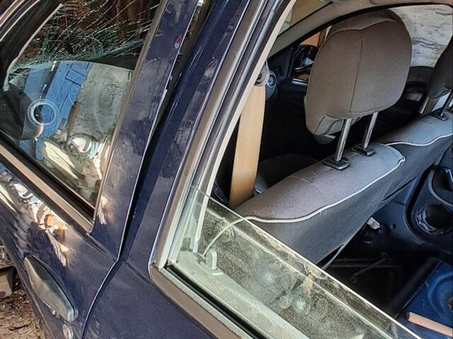 Синій Дачія Sandero, об'ємом двигуна 1 л та пробігом 108 тис. км за 1042 $, фото 8 на Automoto.ua