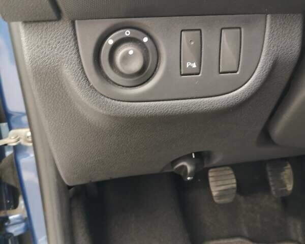 Синій Дачія Sandero, об'ємом двигуна 1.15 л та пробігом 67 тис. км за 7000 $, фото 16 на Automoto.ua