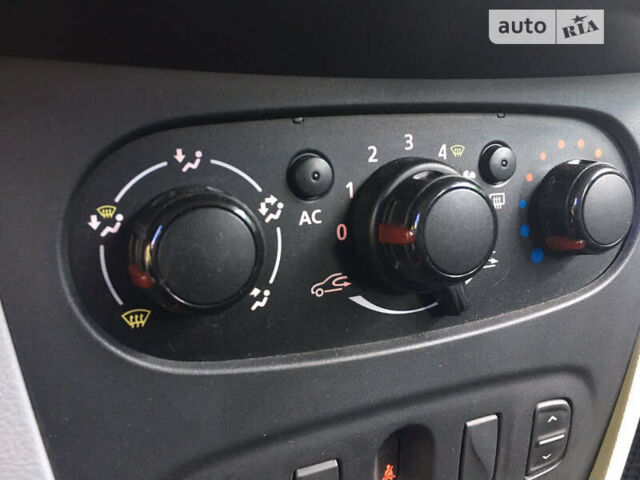 Синий Дачия Сандеро, объемом двигателя 0.9 л и пробегом 193 тыс. км за 5600 $, фото 10 на Automoto.ua