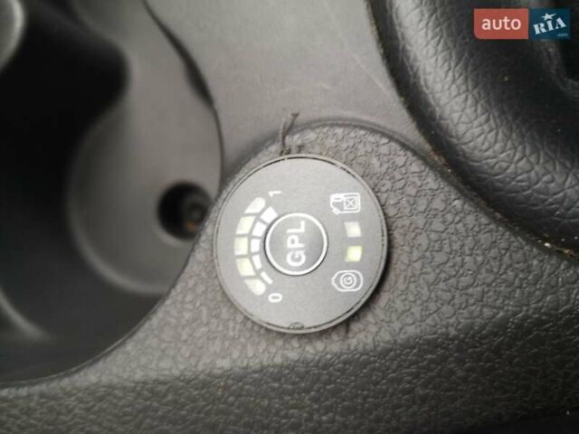 Синій Дачія Sandero, об'ємом двигуна 1.15 л та пробігом 67 тис. км за 7000 $, фото 8 на Automoto.ua