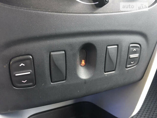 Синий Дачия Сандеро, объемом двигателя 0.9 л и пробегом 193 тыс. км за 5600 $, фото 11 на Automoto.ua