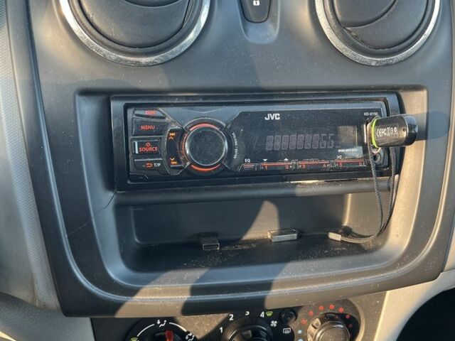 Синий Дачия Сандеро, объемом двигателя 1.1 л и пробегом 160 тыс. км за 4500 $, фото 7 на Automoto.ua