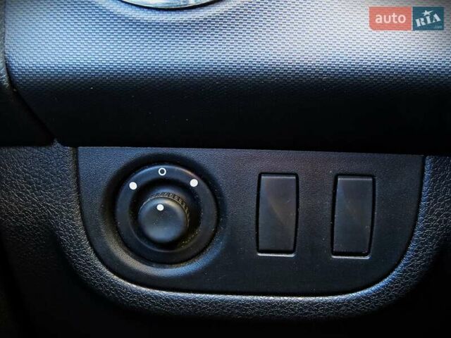 Синий Дачия Сандеро, объемом двигателя 1.15 л и пробегом 153 тыс. км за 5400 $, фото 6 на Automoto.ua