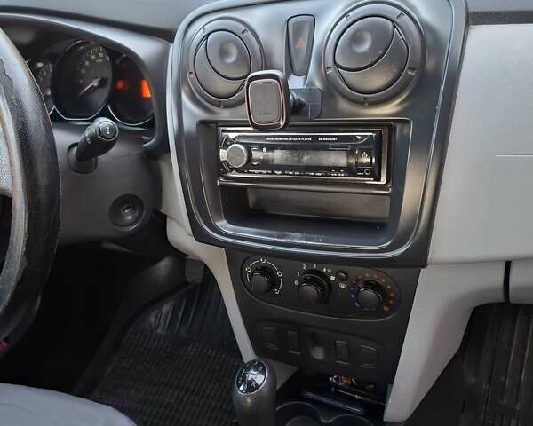Синий Дачия Сандеро, объемом двигателя 1.2 л и пробегом 180 тыс. км за 4500 $, фото 21 на Automoto.ua