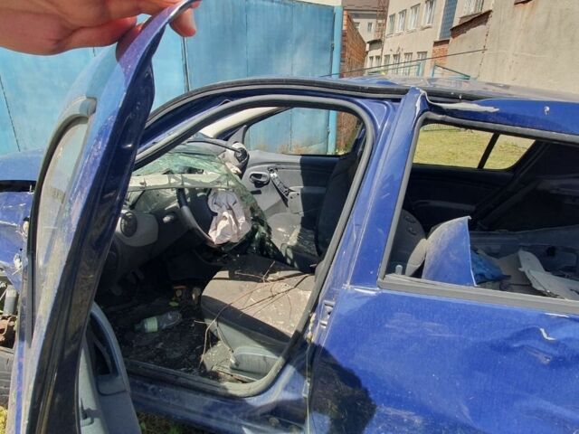 Синий Дачия Сандеро, объемом двигателя 1.1 л и пробегом 240 тыс. км за 818 $, фото 9 на Automoto.ua