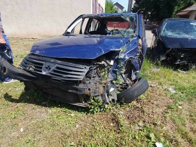 Синий Дачия Сандеро, объемом двигателя 1.1 л и пробегом 240 тыс. км за 818 $, фото 4 на Automoto.ua