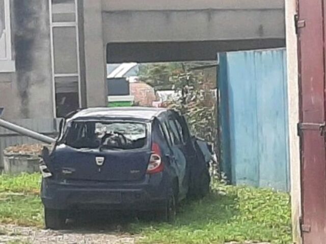 Синий Дачия Сандеро, объемом двигателя 1.1 л и пробегом 240 тыс. км за 818 $, фото 1 на Automoto.ua