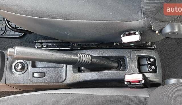 Зелений Дачія Sandero, об'ємом двигуна 1.6 л та пробігом 122 тис. км за 5498 $, фото 37 на Automoto.ua